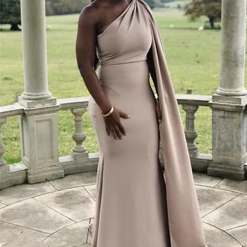 2023 Šampano Bridesmaid Dresses Su Žaliuoju Afrikos Vieną Petį Grindų Ilgis Undinė Satino Vestuves Bridemaid Suknelės